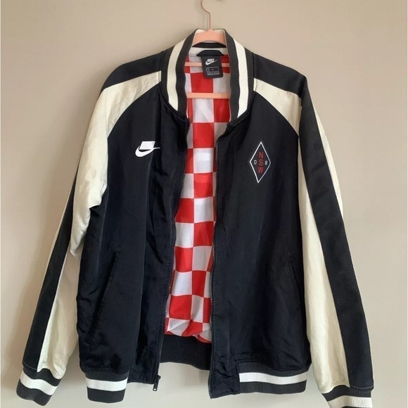 *NEW* NIKE NSW Bomber Varsity Jacket Size L (retails $200) - Picture 7 of 9
